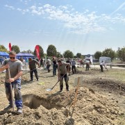 Kemény talaj, elszánt versenyzők és címvédés a VIII. MTFE Sírásó Versenyen